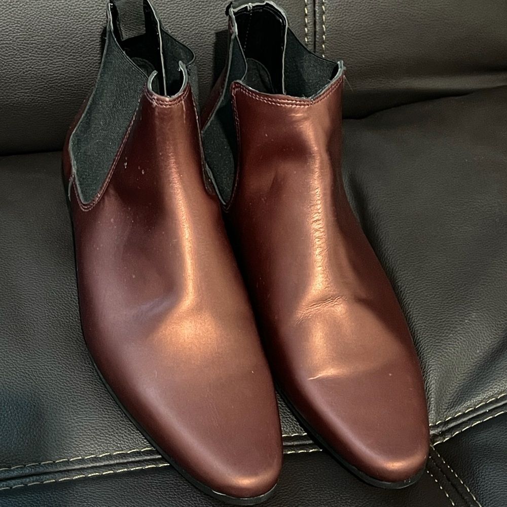Men’s ASOS burgundy Chelsea boots
